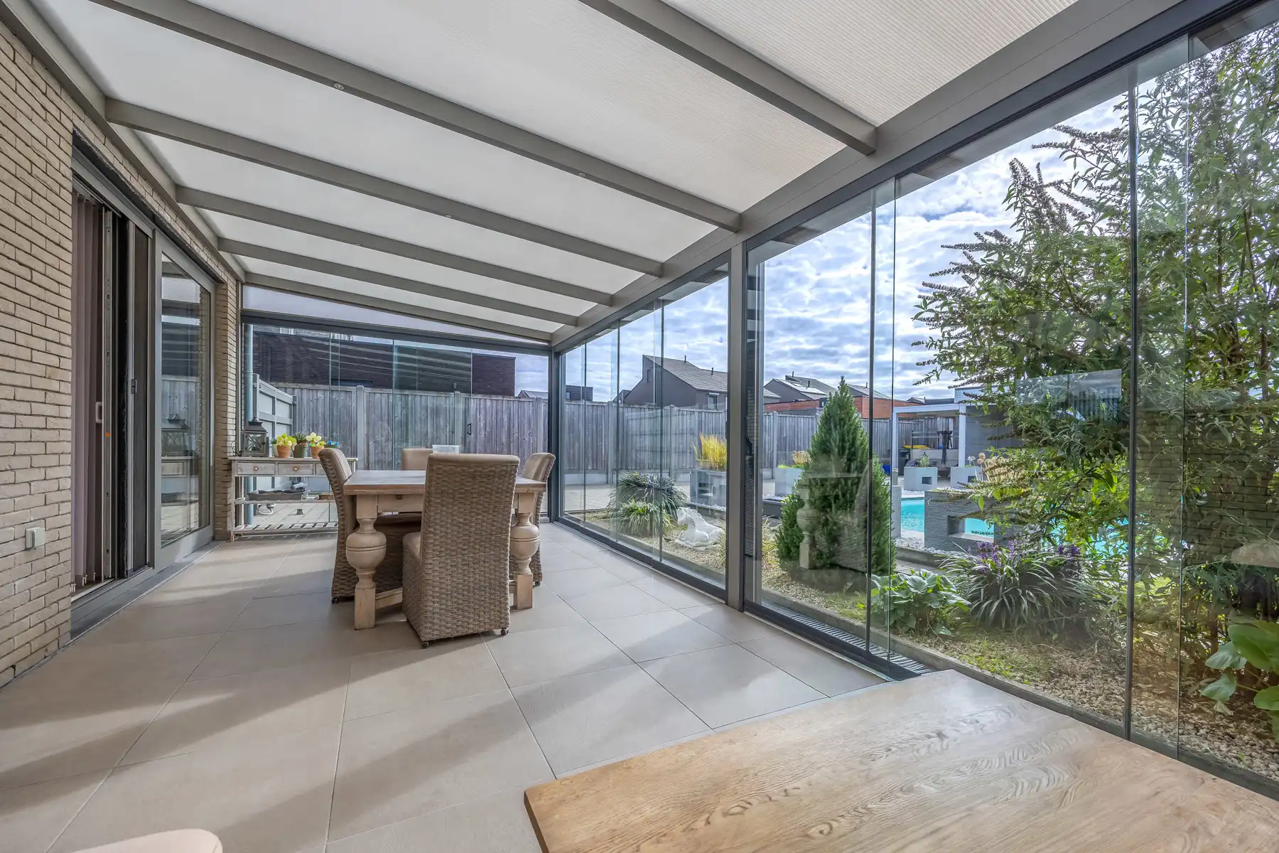 Centraal gelegen, energiezuinige gezinswoning met zwembad  foto 10