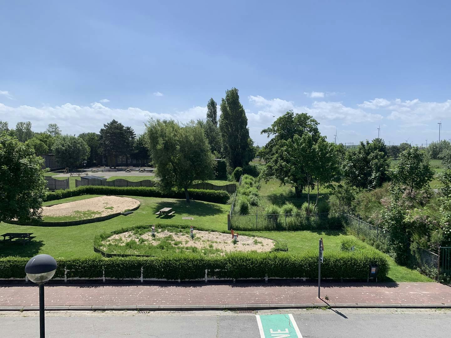Lichtrijk en instapklaar huis met tuin te koop in Heist foto {{pictureIndex}}