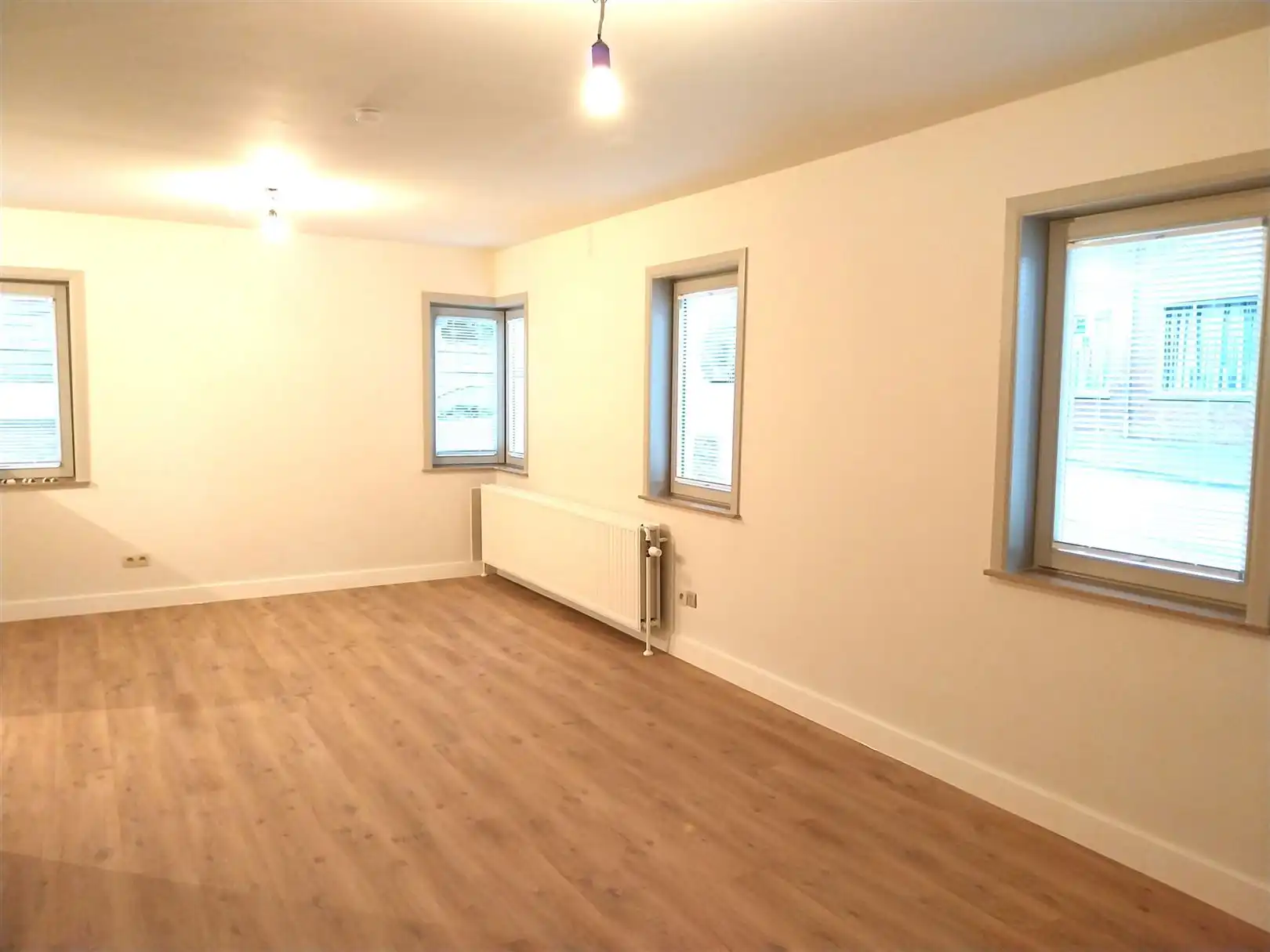 TE HUUR: Gelijkvloers appartement met 2 slaapkamers in het centrum van Zolder! foto 3