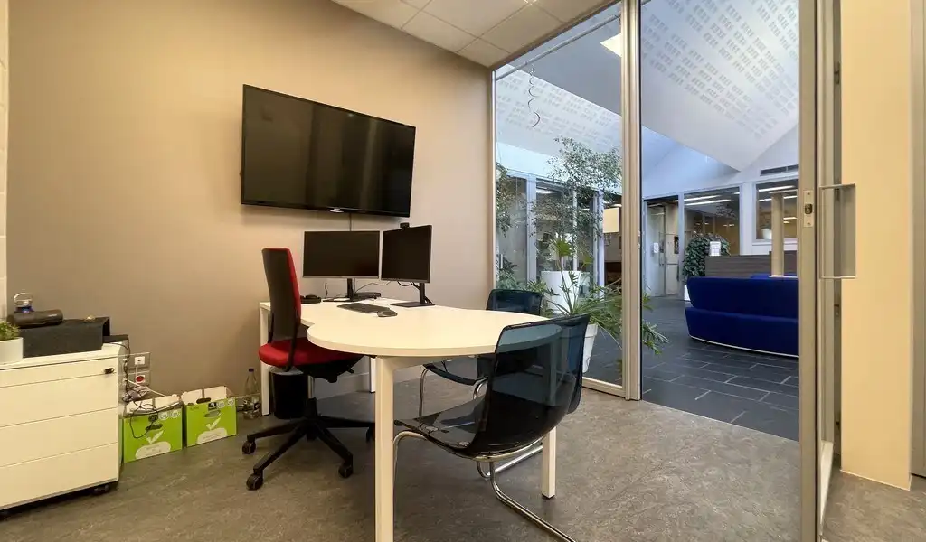 Handelspand te huur in het commercieel centrum van Schoten foto 5