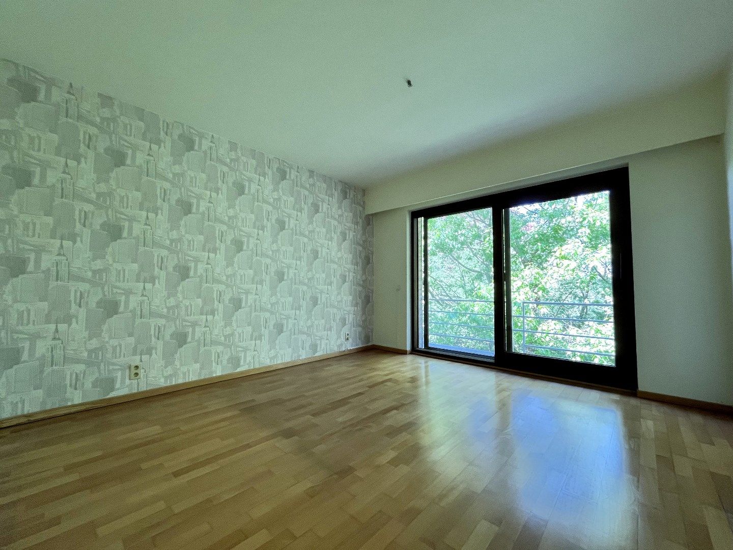 Instapklaar 2 slpk-appartement met 2 terrassen en autostnplts foto 7