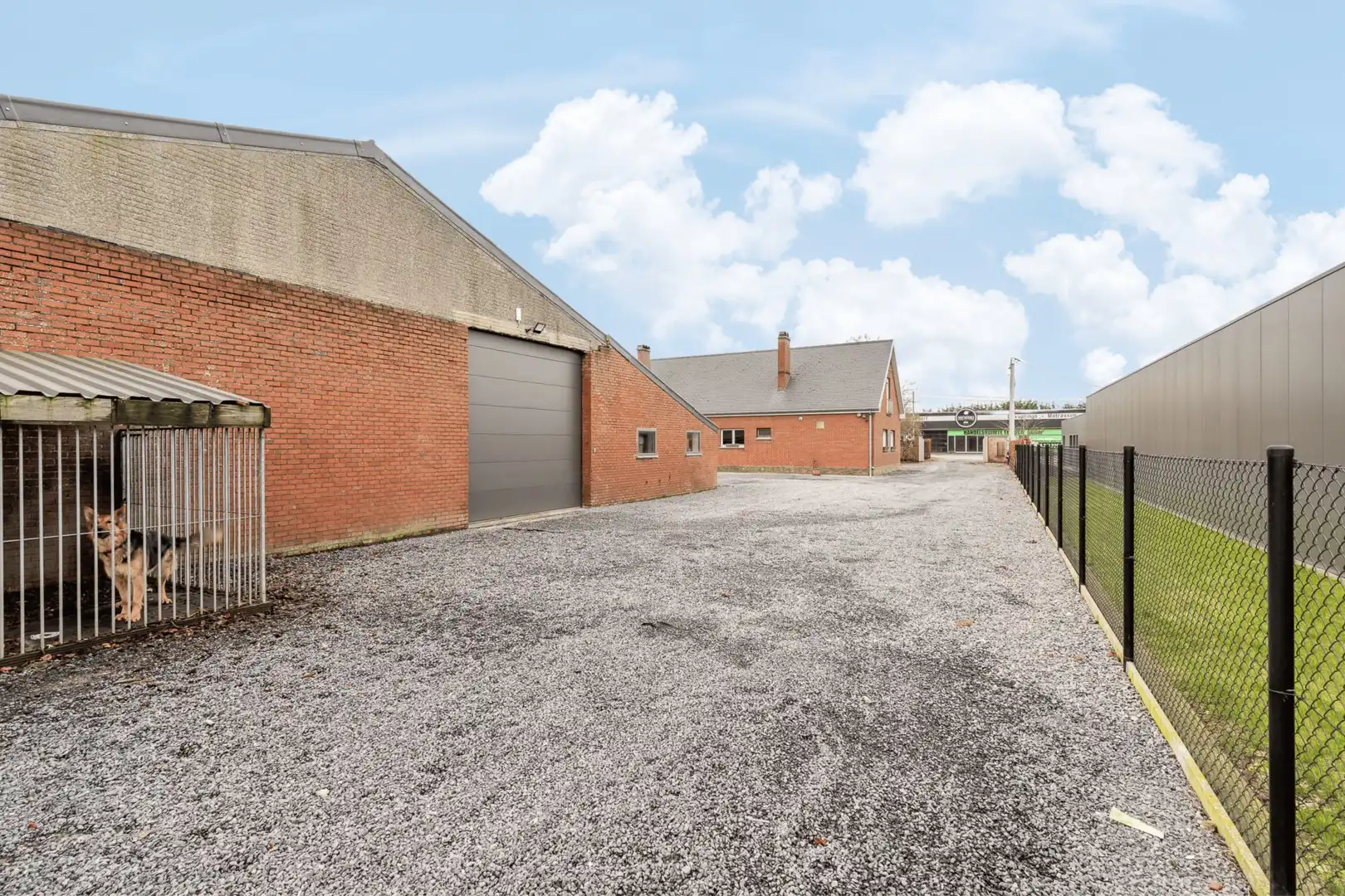 Hoofdfoto van de publicatie: Vernieuwde loods nabij E403 met woning — Hooglede (Gits) te koop