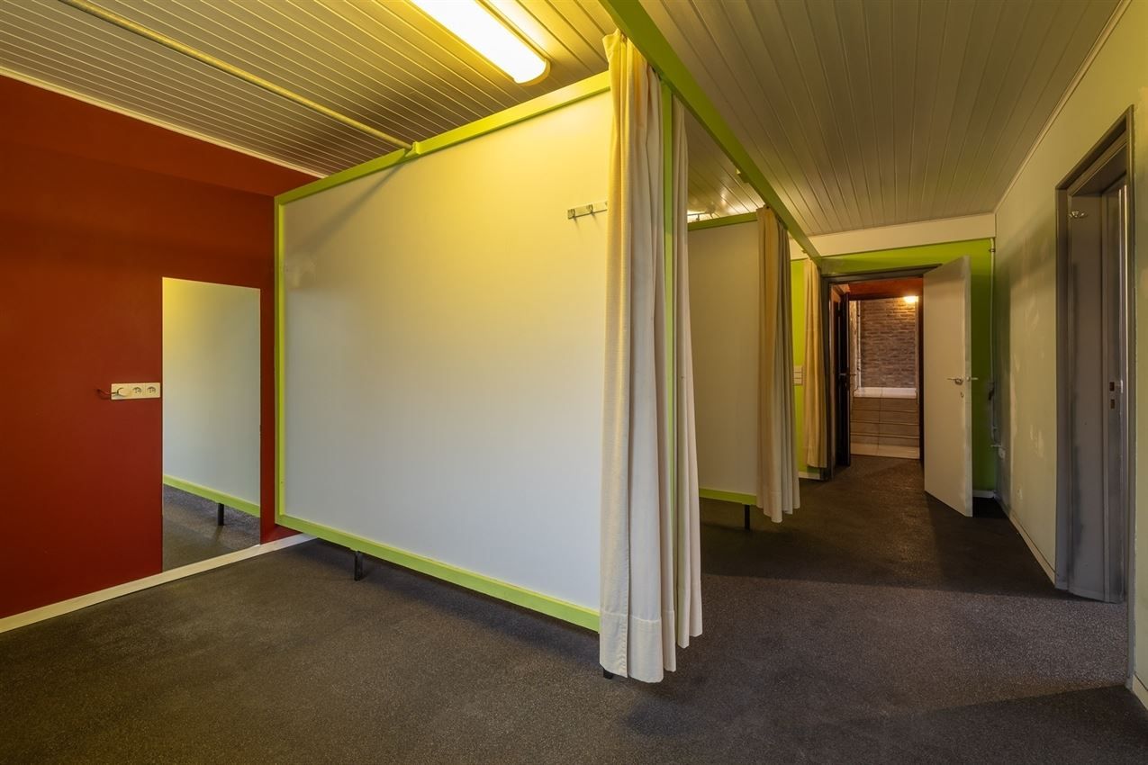 Ruim huis met praktijkruimte en 4 slaapkamers foto 31