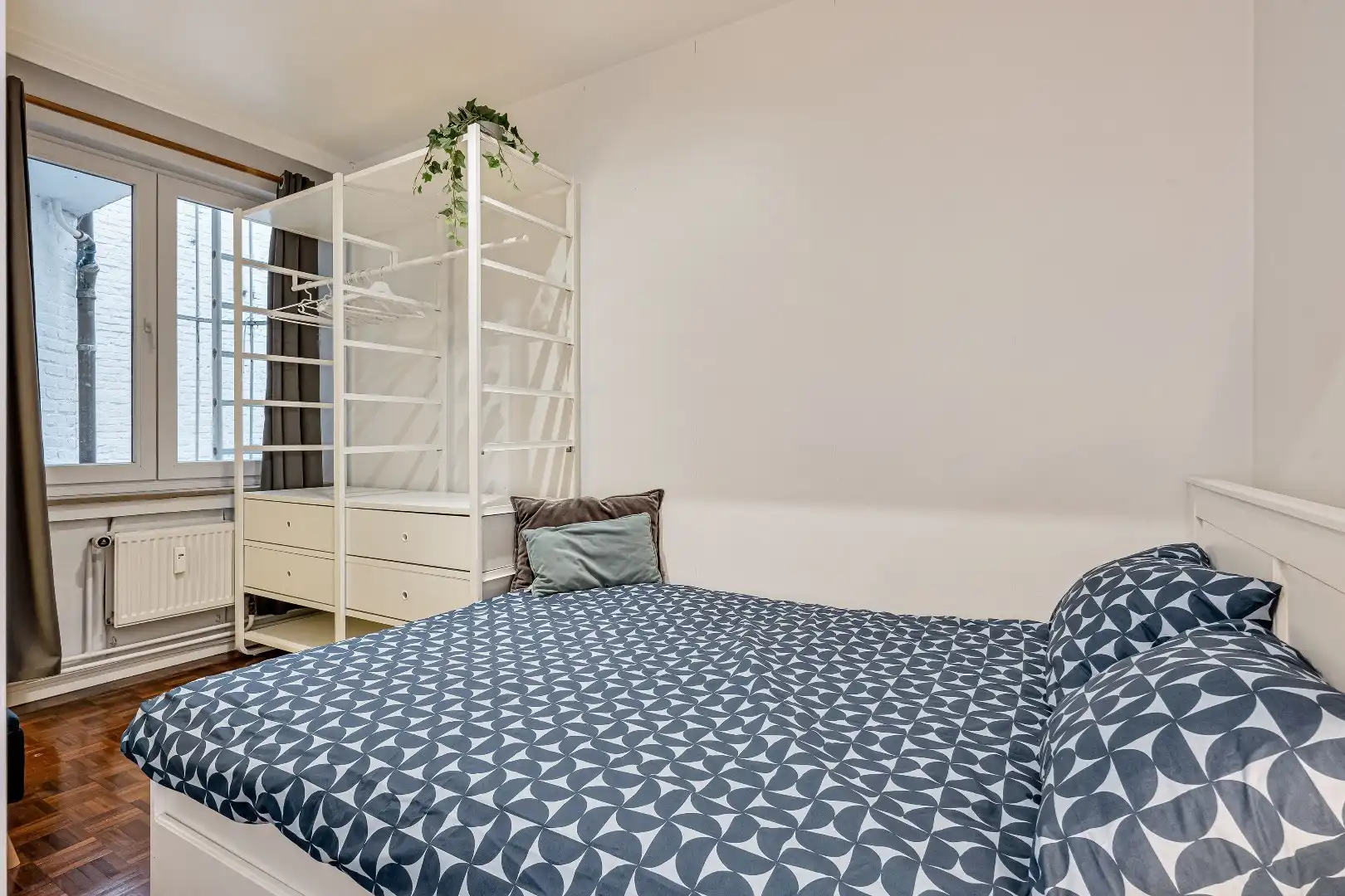 Ruim gerenoveerd 3 slaapkamer appartement met frontaal zeezicht op absolute toplocatie aan de Zeedijk in Blankenberge foto 8