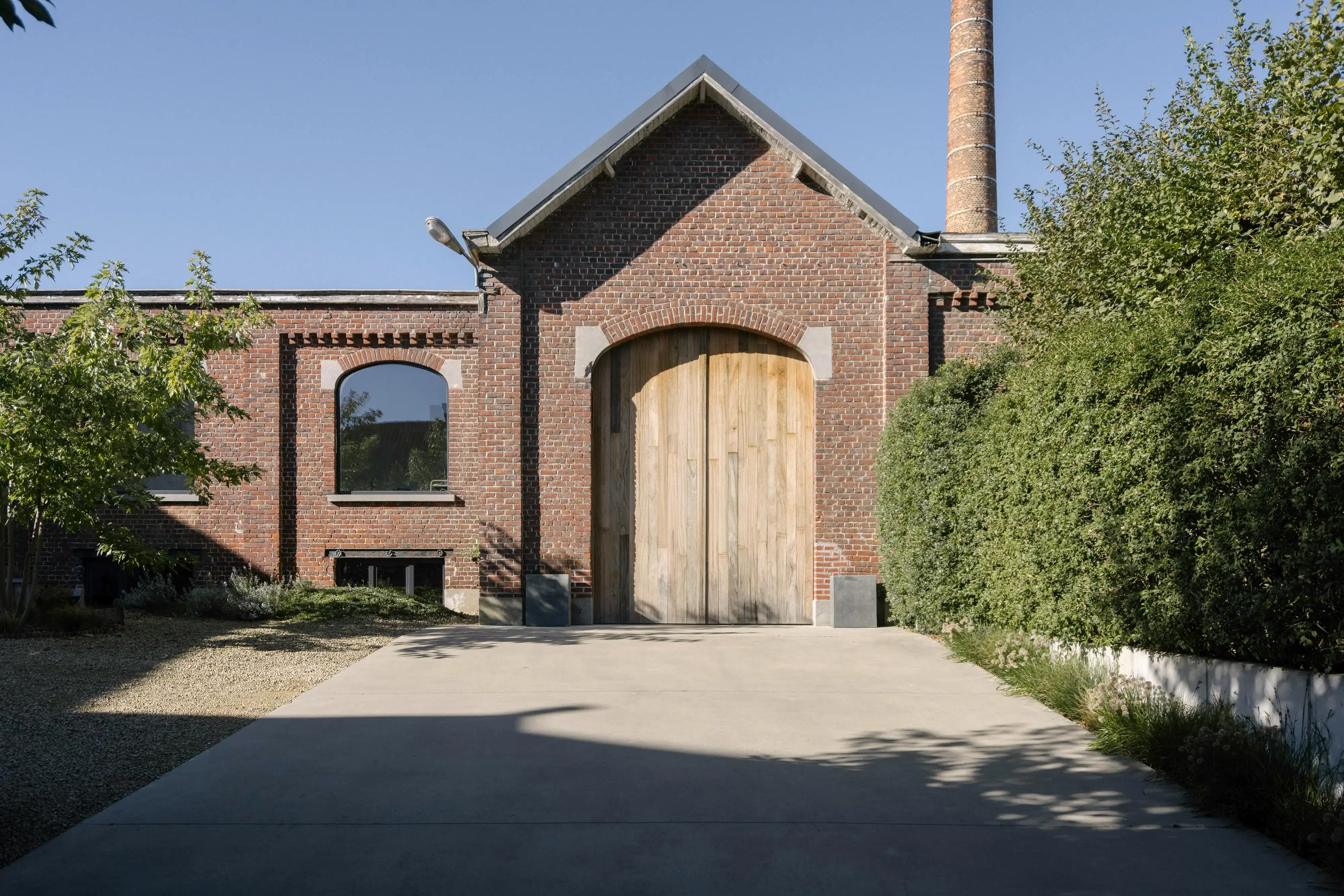 Gerenoveerde woning met authentieke elementen en magazijn foto 23