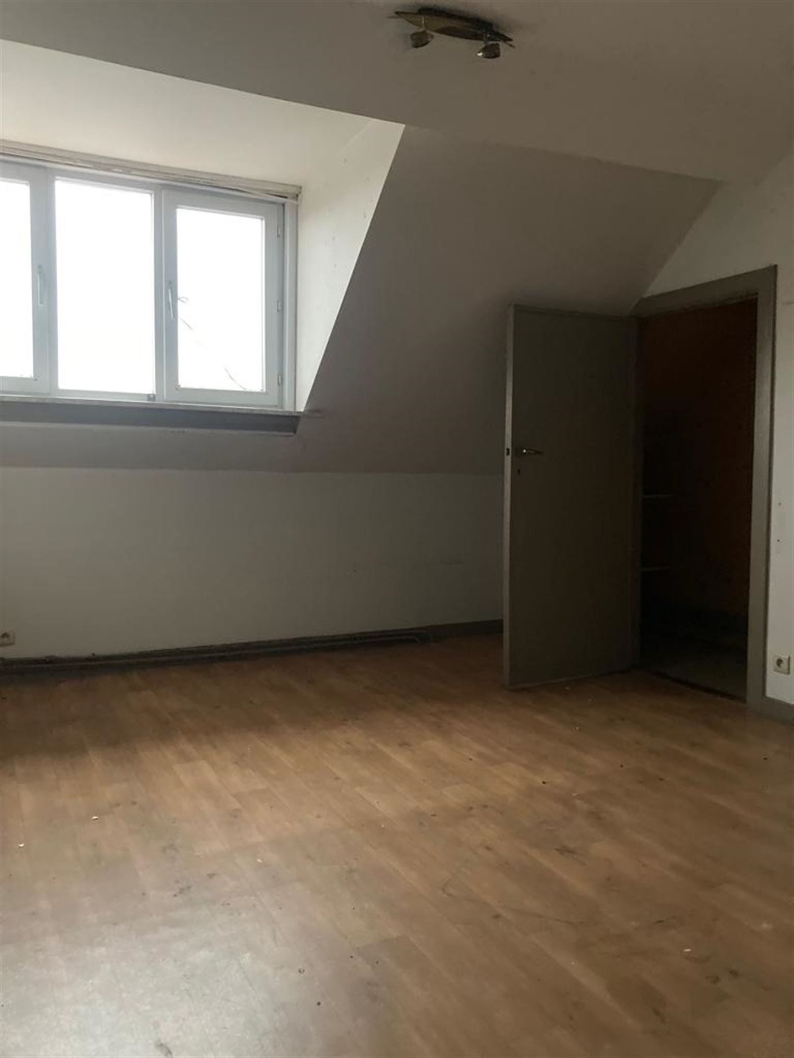 Horecapand met handelsgelijkvloers en aparte inkom naar duplex appartement foto 15