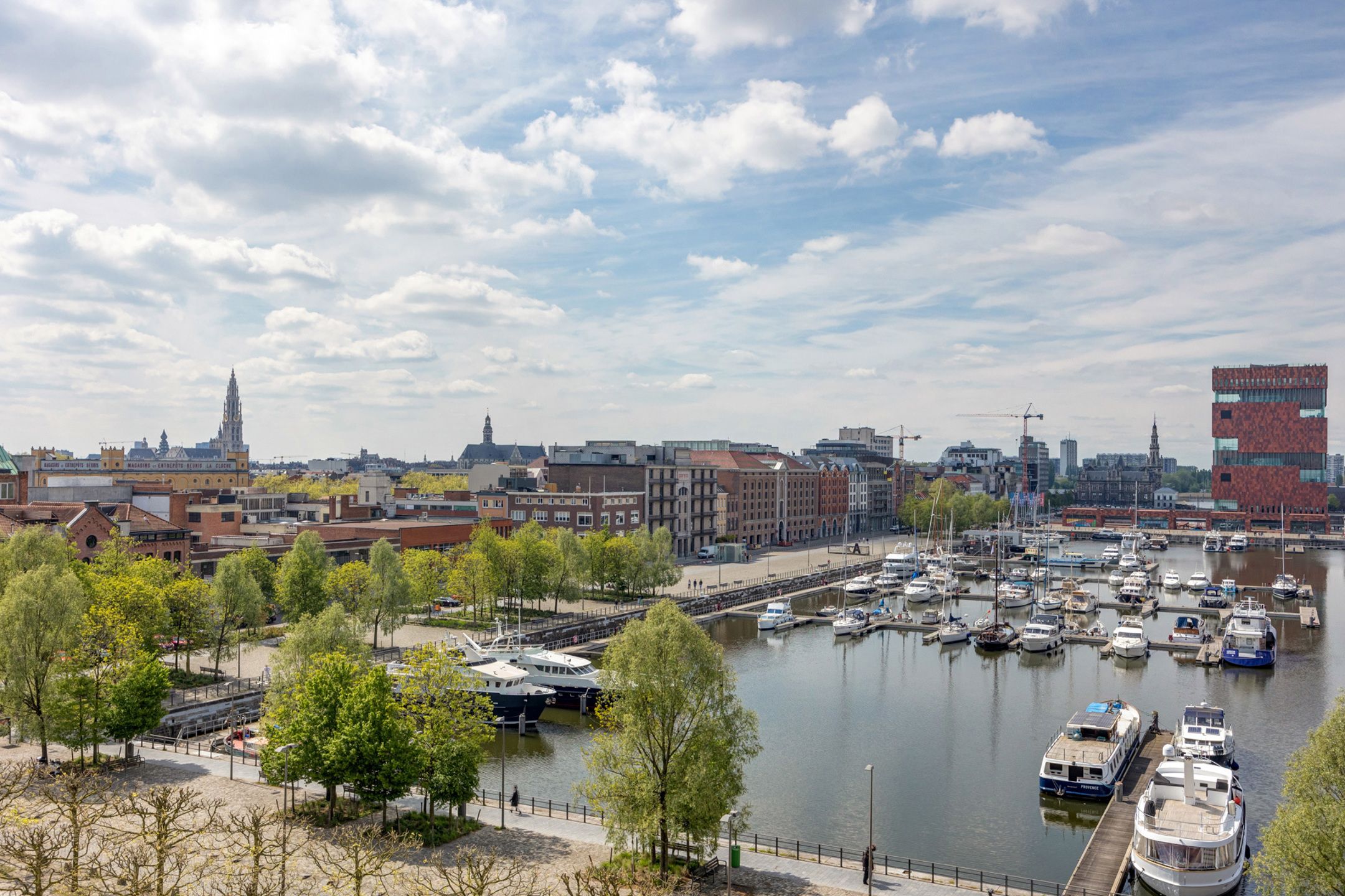 ANTWERPEN-EILANDJE - Royaal appartement met verzichten foto 1