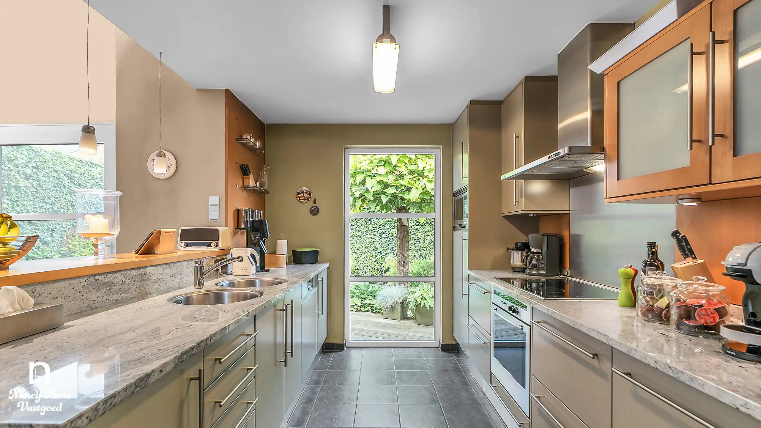 Verrassend ruime woning met praktijkruimte en gezellige tuin foto 8