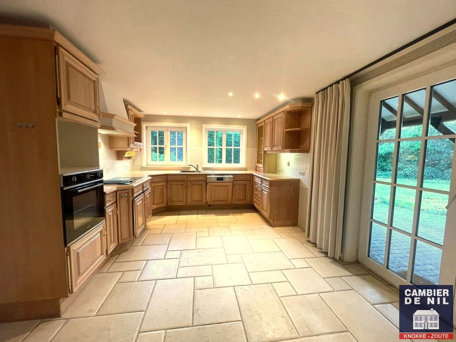 Ruime vrijstaande villa, in residentiële wijk in Knokke-Heist foto 7