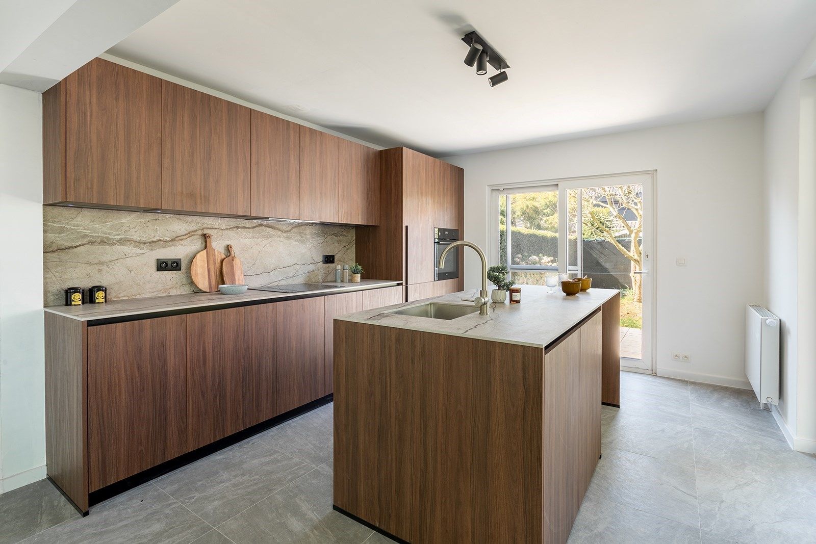 Nét gerenoveerde woning met aangename tuin  foto 11