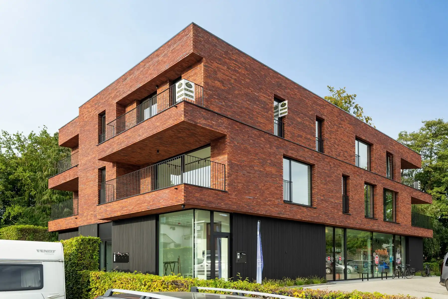 Nieuwbouwappartement met 2 slpk. + dressing/bureau en lift foto 2