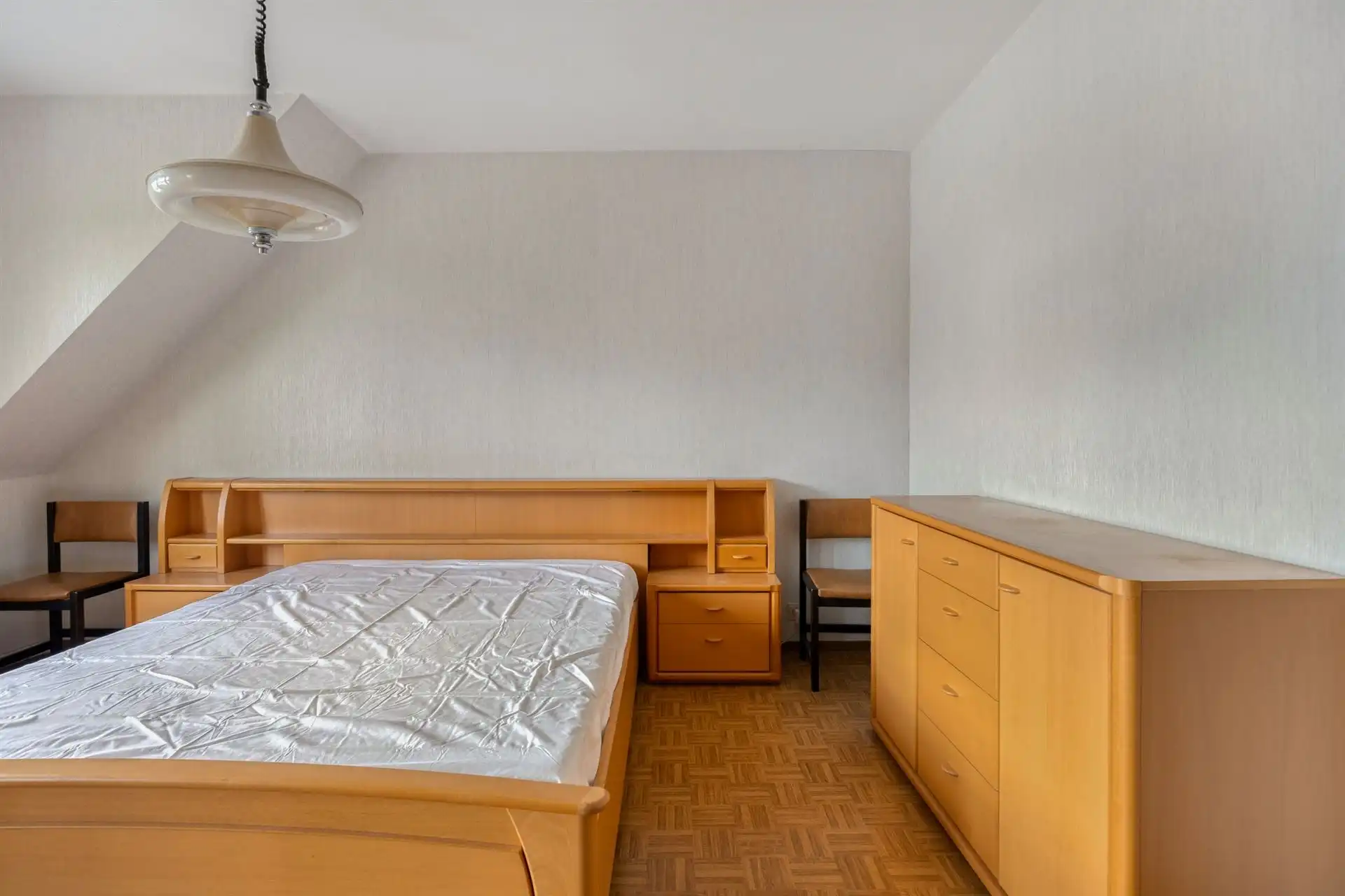 HOB bel-étage van 193m² met drie slpk's en ruime tuin! foto 15