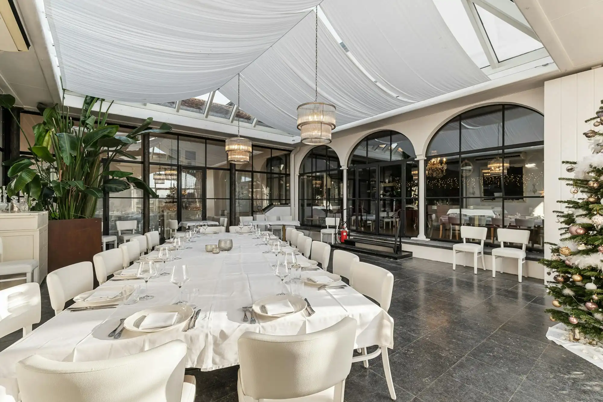 Luxueuze villa met zwembad en handelsruimte te Beverst foto 14