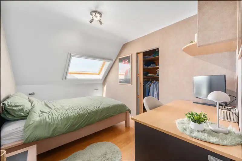 Instapklare gezinswoning met 4 slaapkamers en dubbele garage foto 16