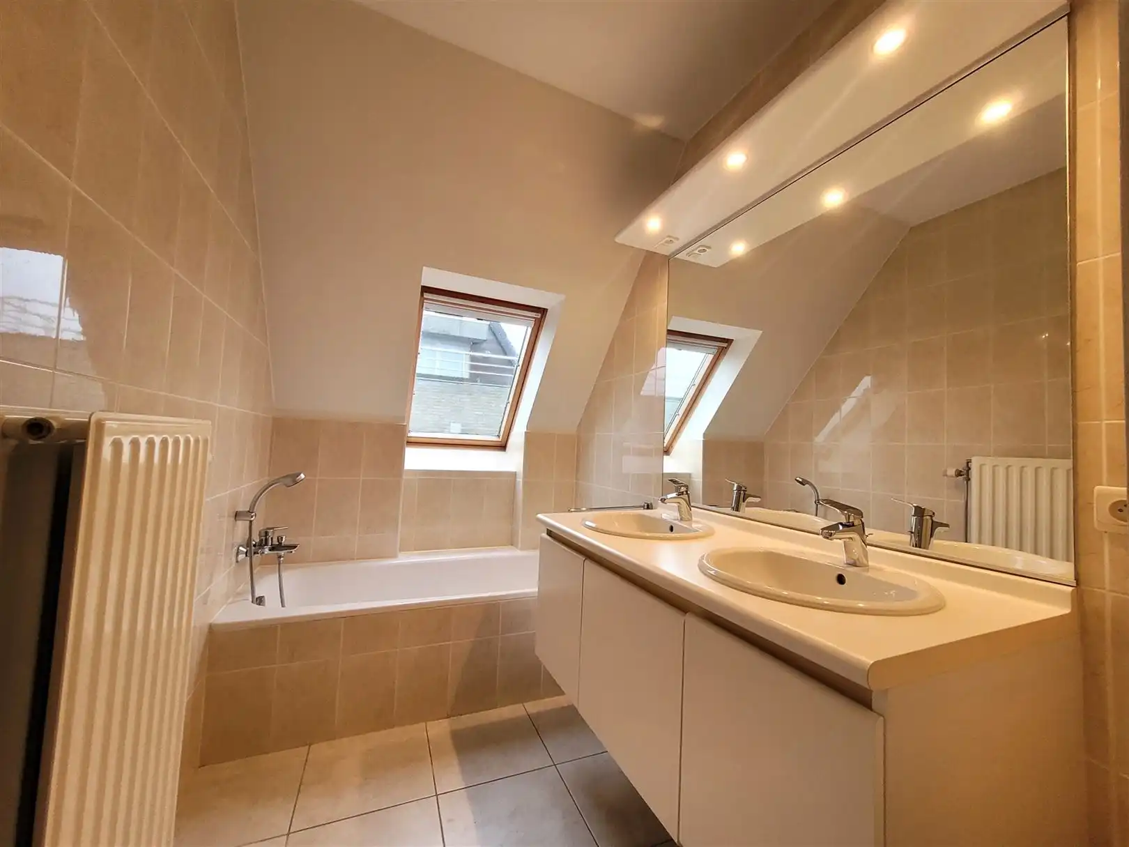 Ongemeubeld 2 slaapkamerappartement foto 12