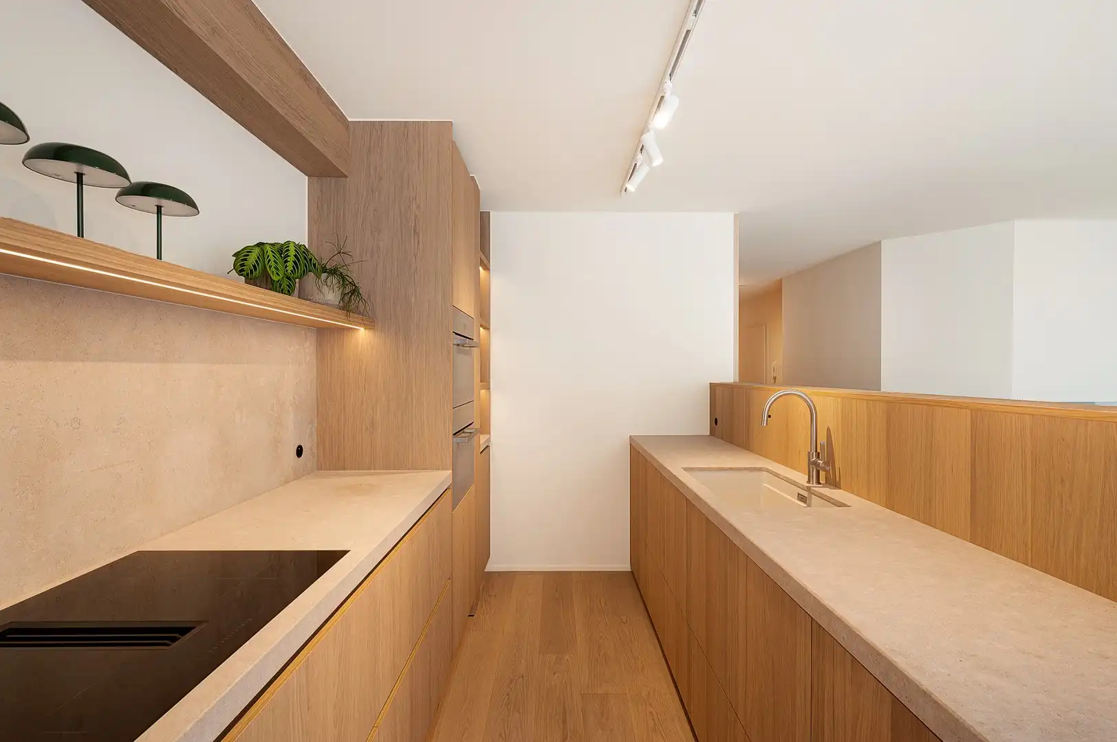 Gerenoveerd 3-slaapkamerappartement met frontaal zeezicht. foto 10