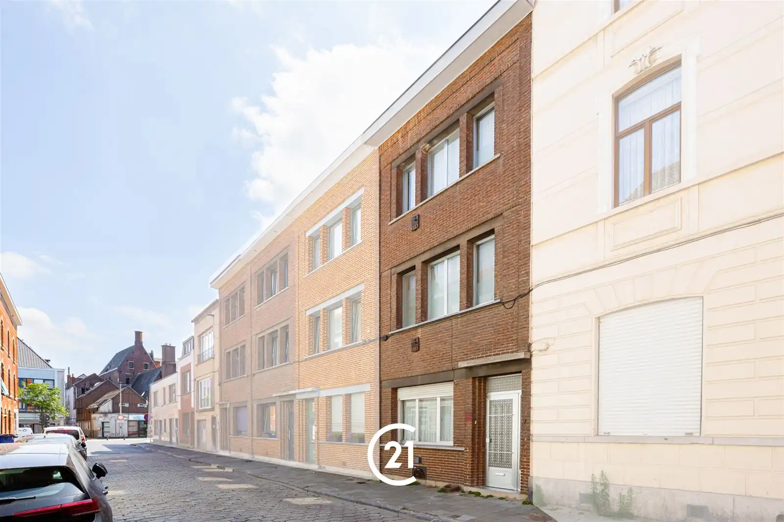 Instapklare woning met 3 slaapkamers en tuin in Gent foto {{pictureIndex}}
