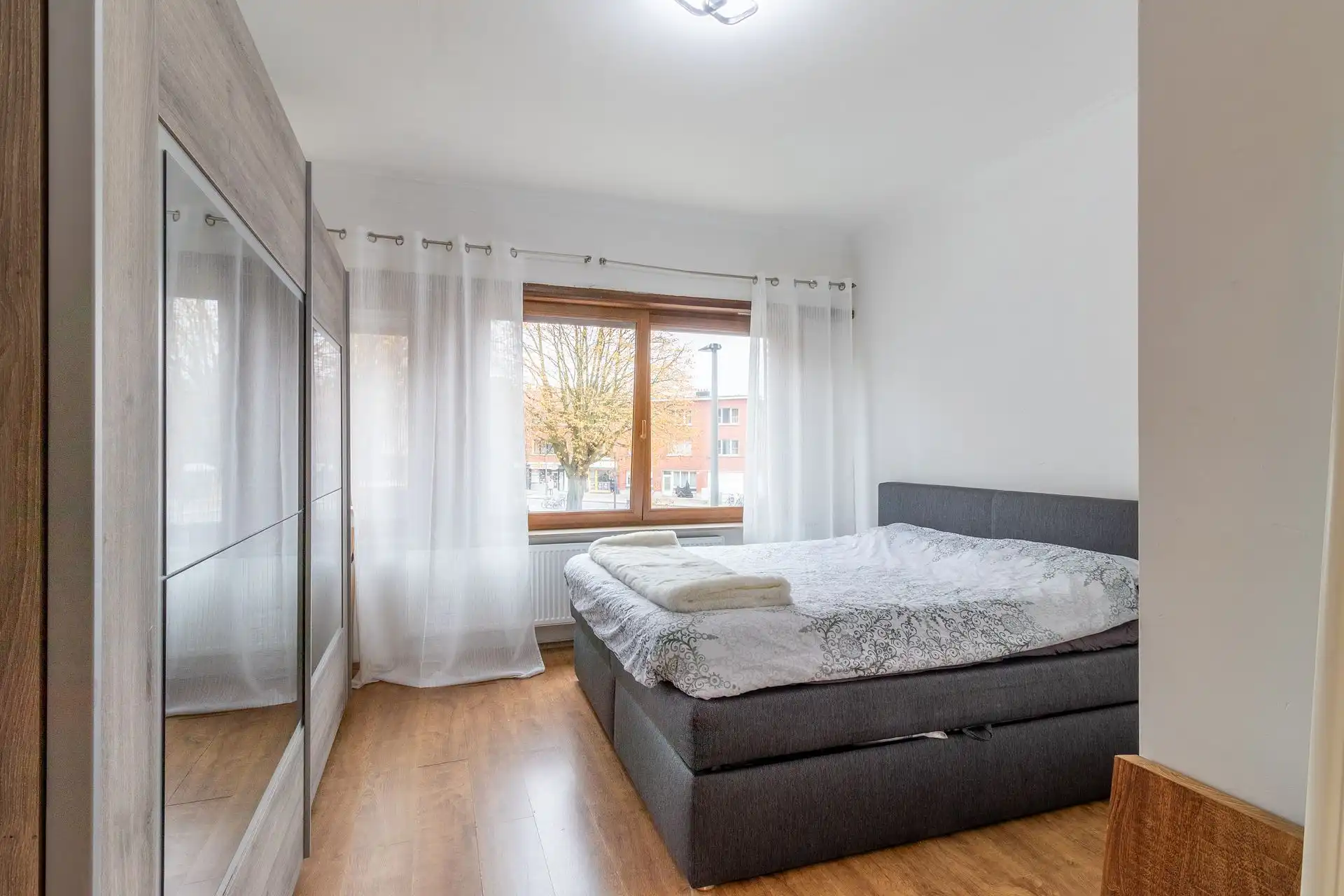 Lichtrijk en ruim appartement in rustige woonwijk foto 7