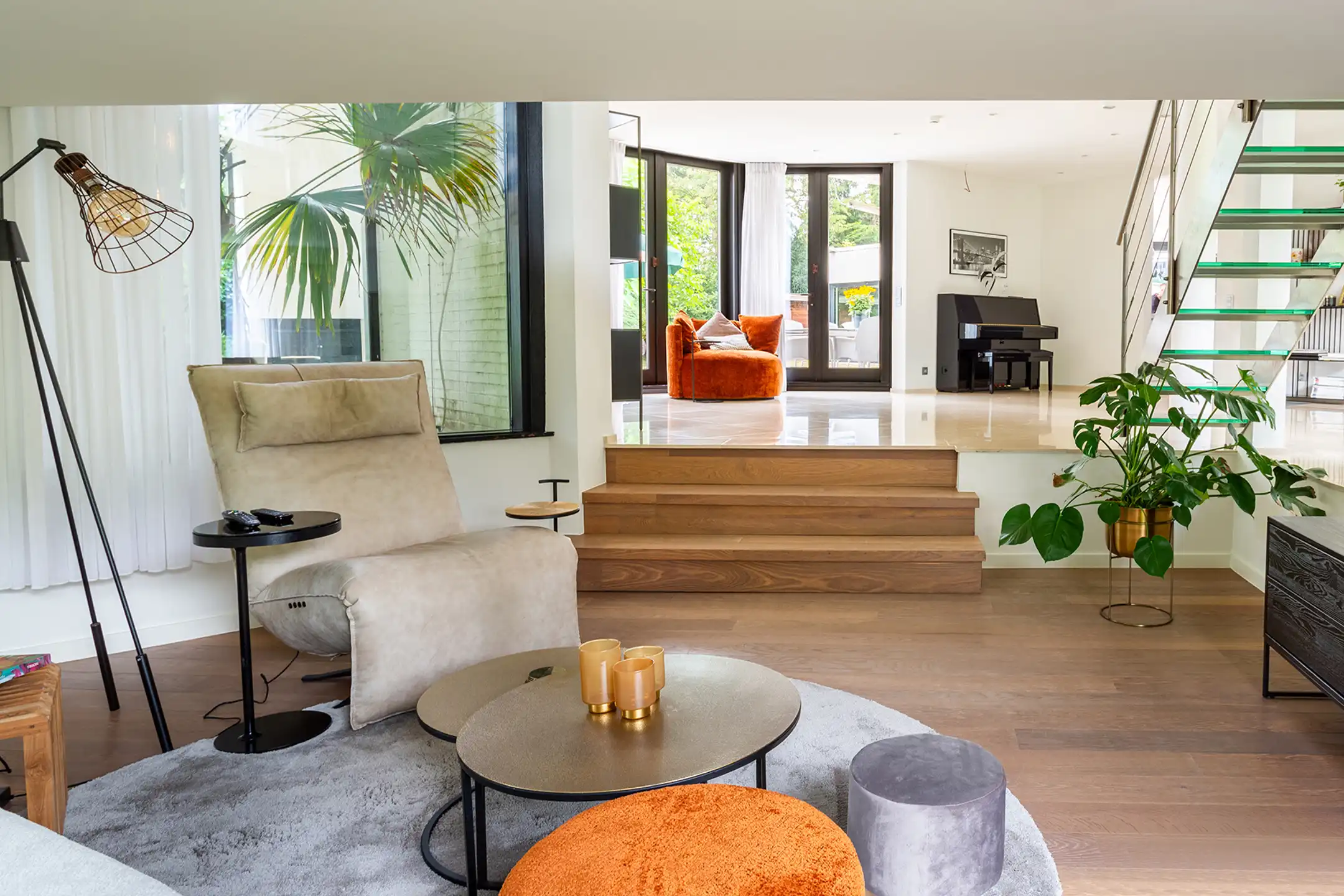 Topgelegen architectenwoning met ruim tuin en binnenzwembad. foto 11