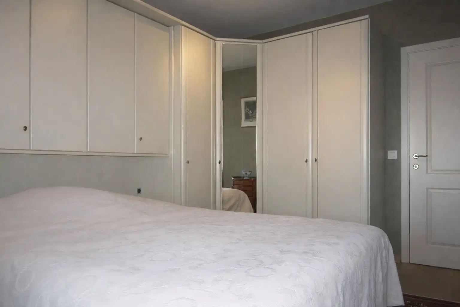 Dit prachtig gerenoveerde appartement uit 2010 is gelegen in het centrum van Zottegem, op de eerste verdieping van een verzorgd gebouw met lift.  foto 16