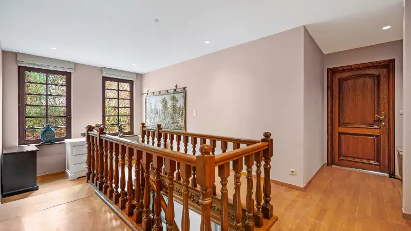 Ruime villa van 336m² op 1 hectare 45 are met vijver foto 28