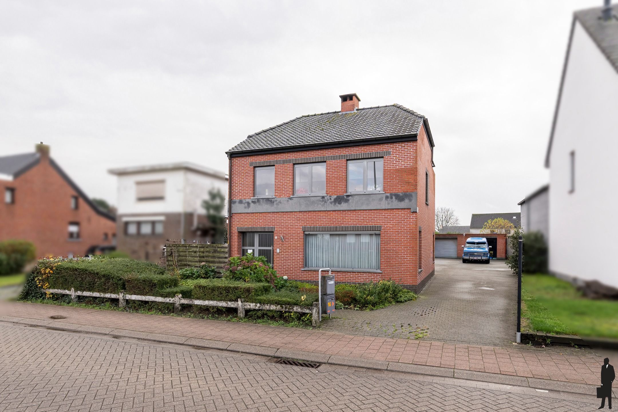 Unieke kans: volledig verhuurd opbrengsteneigendom te Malle foto {{pictureIndex}}