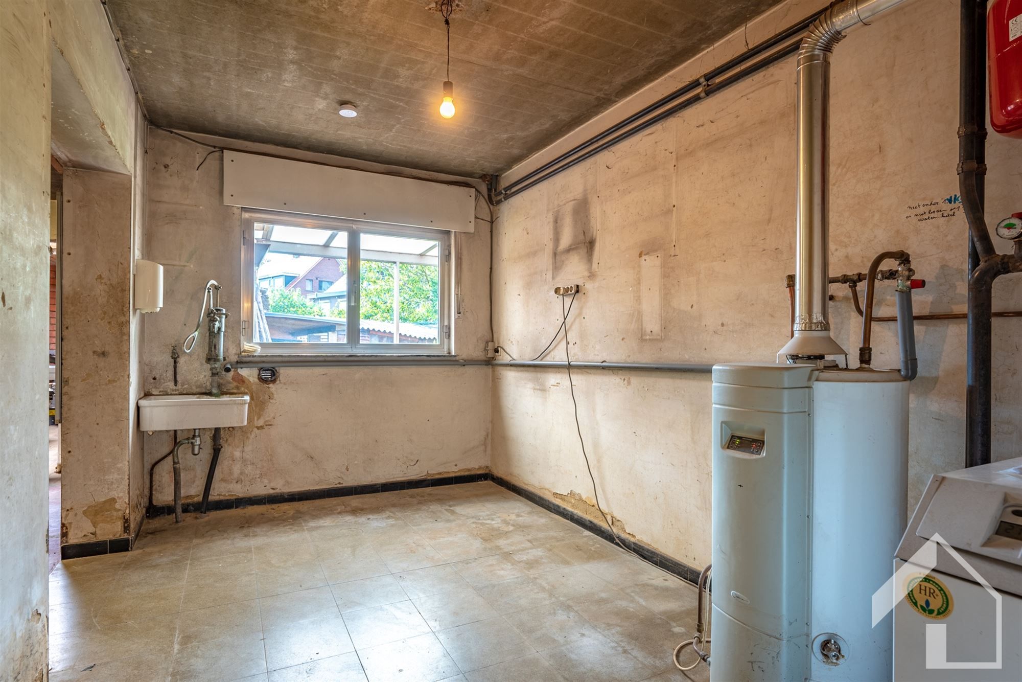 Ruime gezinswoning met veel potentieel foto 10