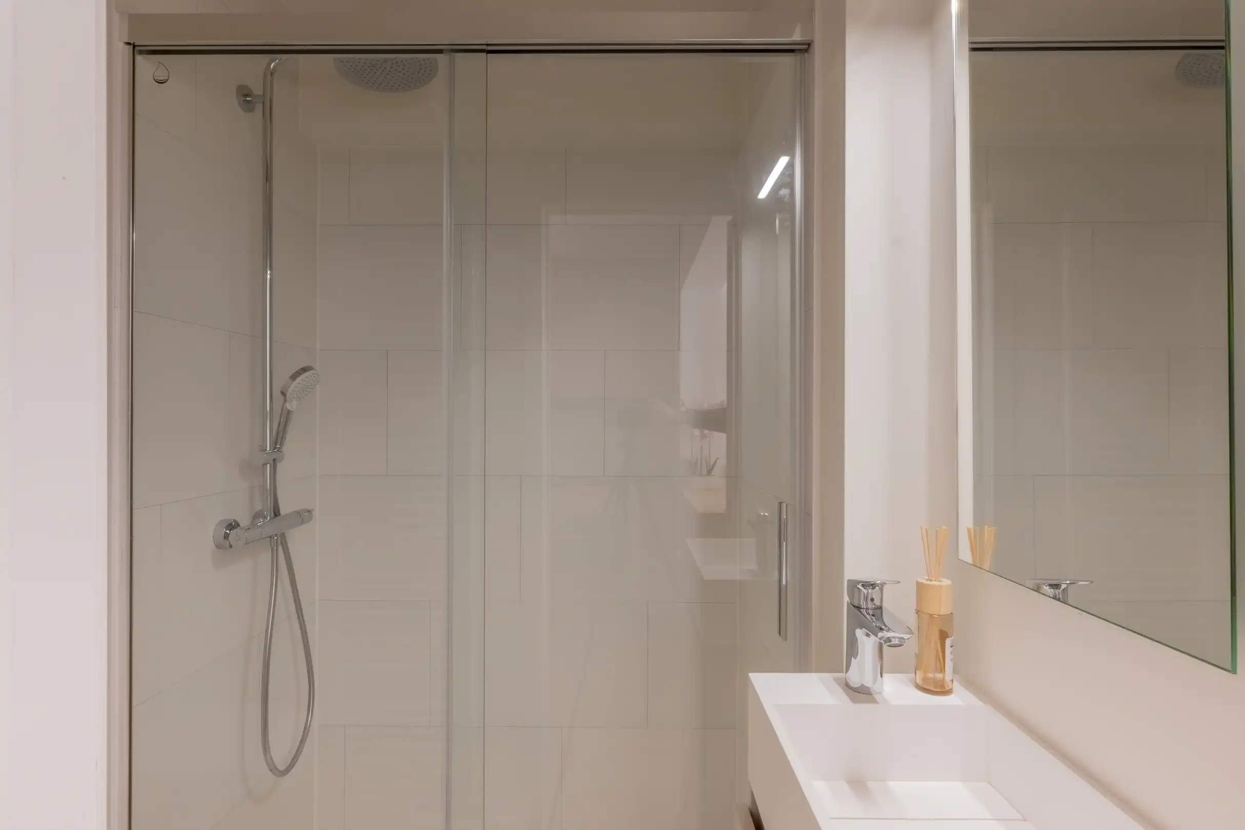 Mooi vernieuwde studio op een uitstekende locatie te Heist foto 12