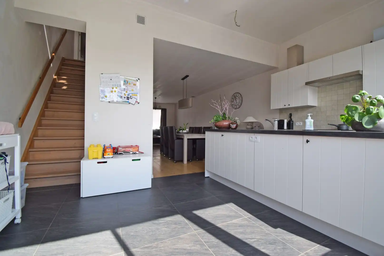 RECENTE RIJWONING MET GARAGE VOORZIEN VAN  ALLE COMFORT foto 4