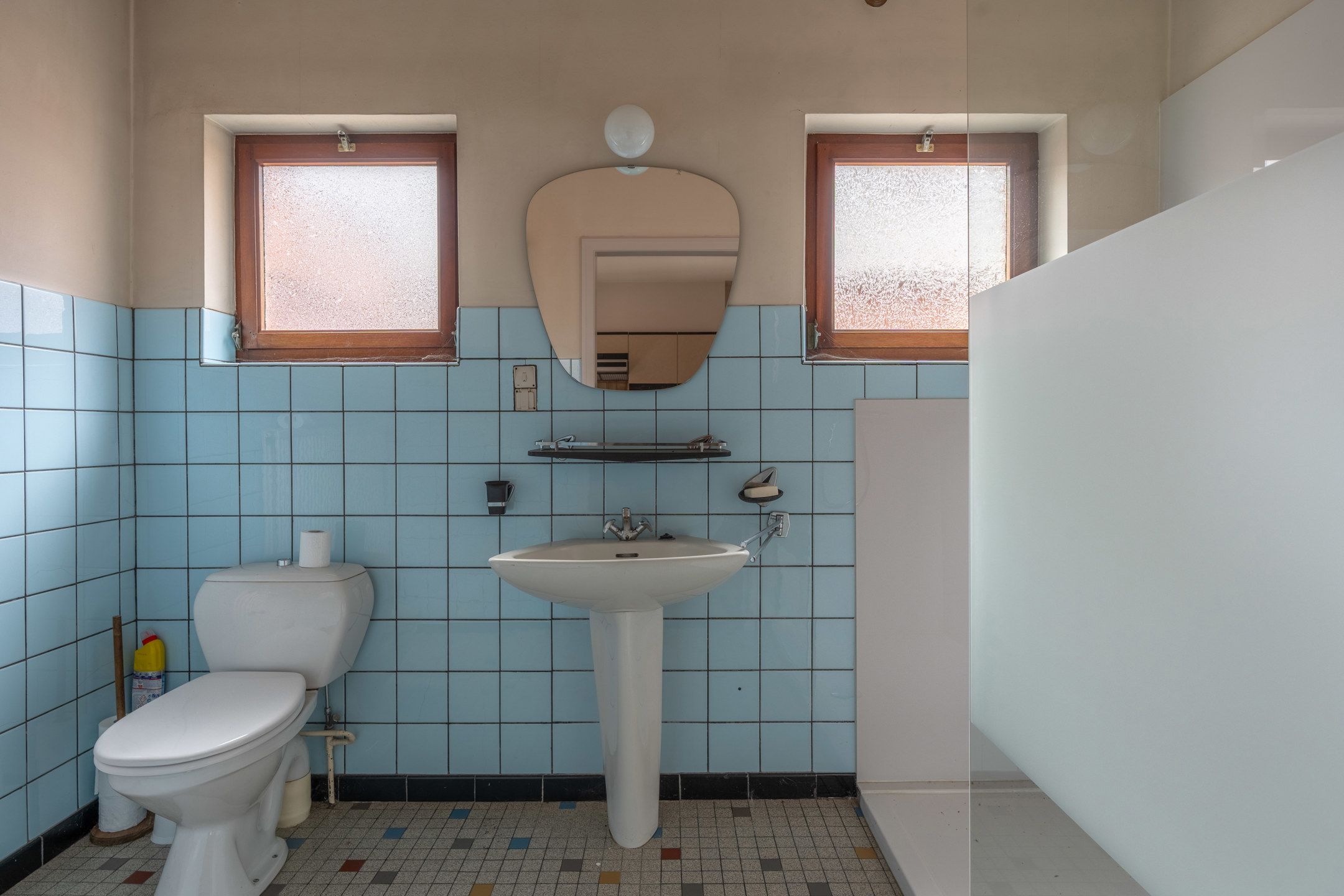 Ruime, te renoveren woning met vergund magazijn te Beerse foto 11