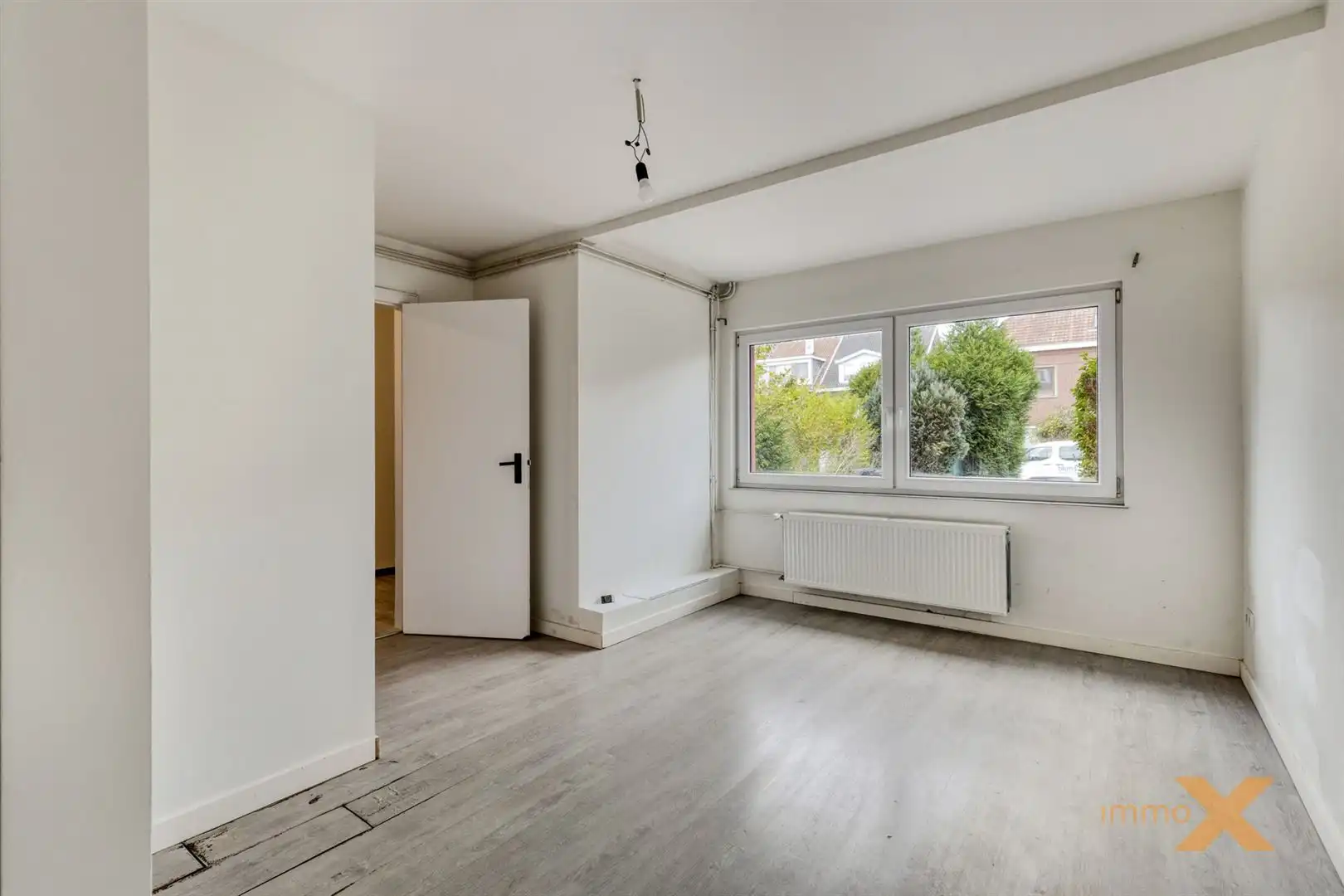 LICHTRIJKE WONING MET OPRIT EN RUIME TUIN foto 13