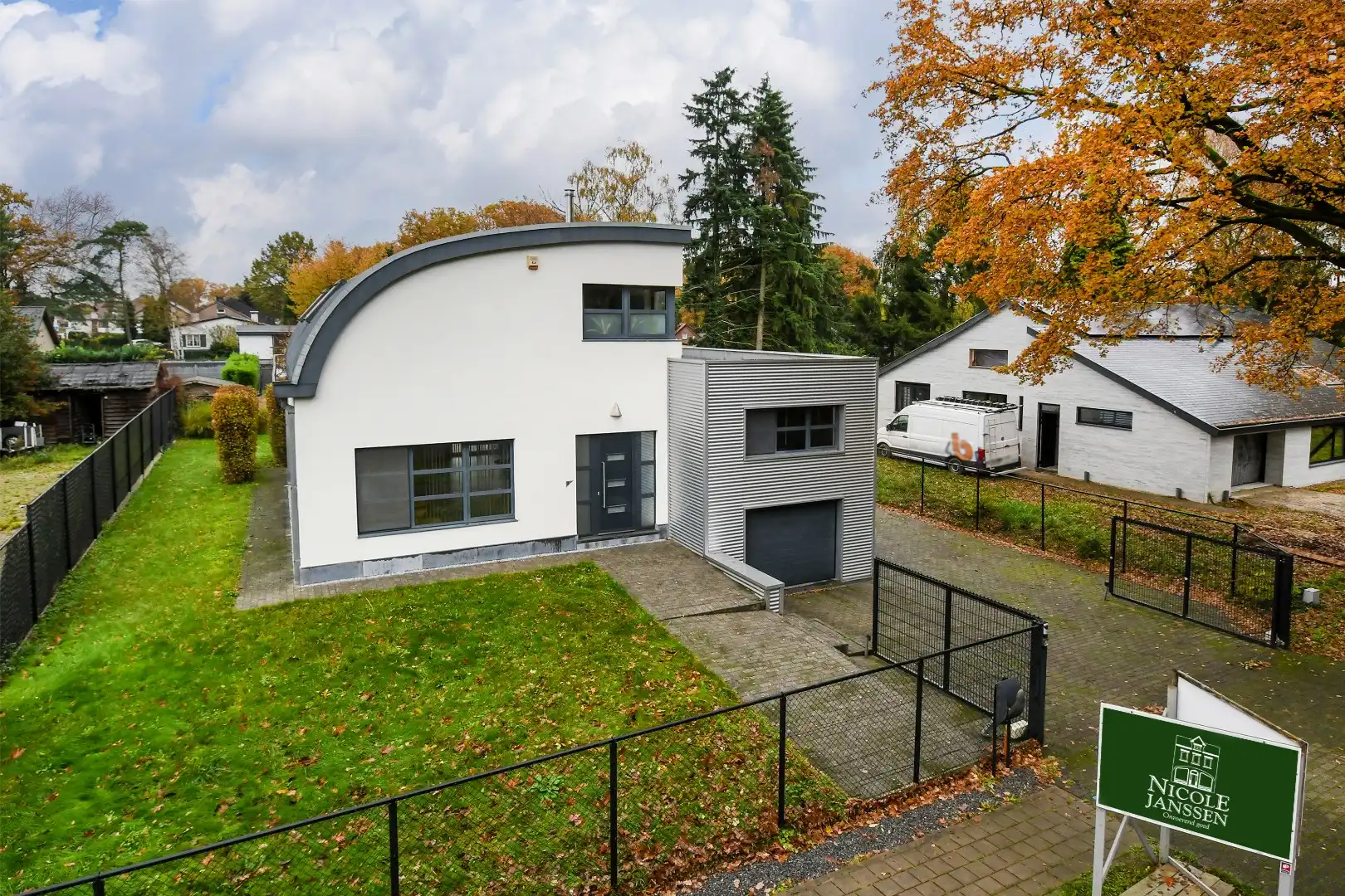 Moderne gezinswoning met bijzondere vormgeving foto 31