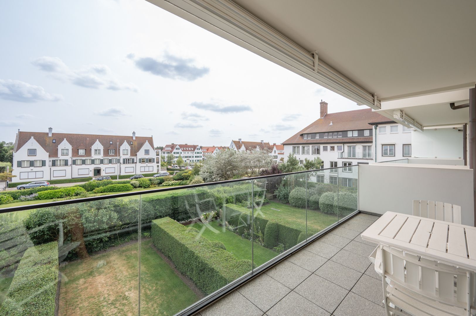 UITZONDERLIJK AANBOD Wandeldijk - Te renoveren appartement met perfecte oriëntatie en dubbele garage foto 6