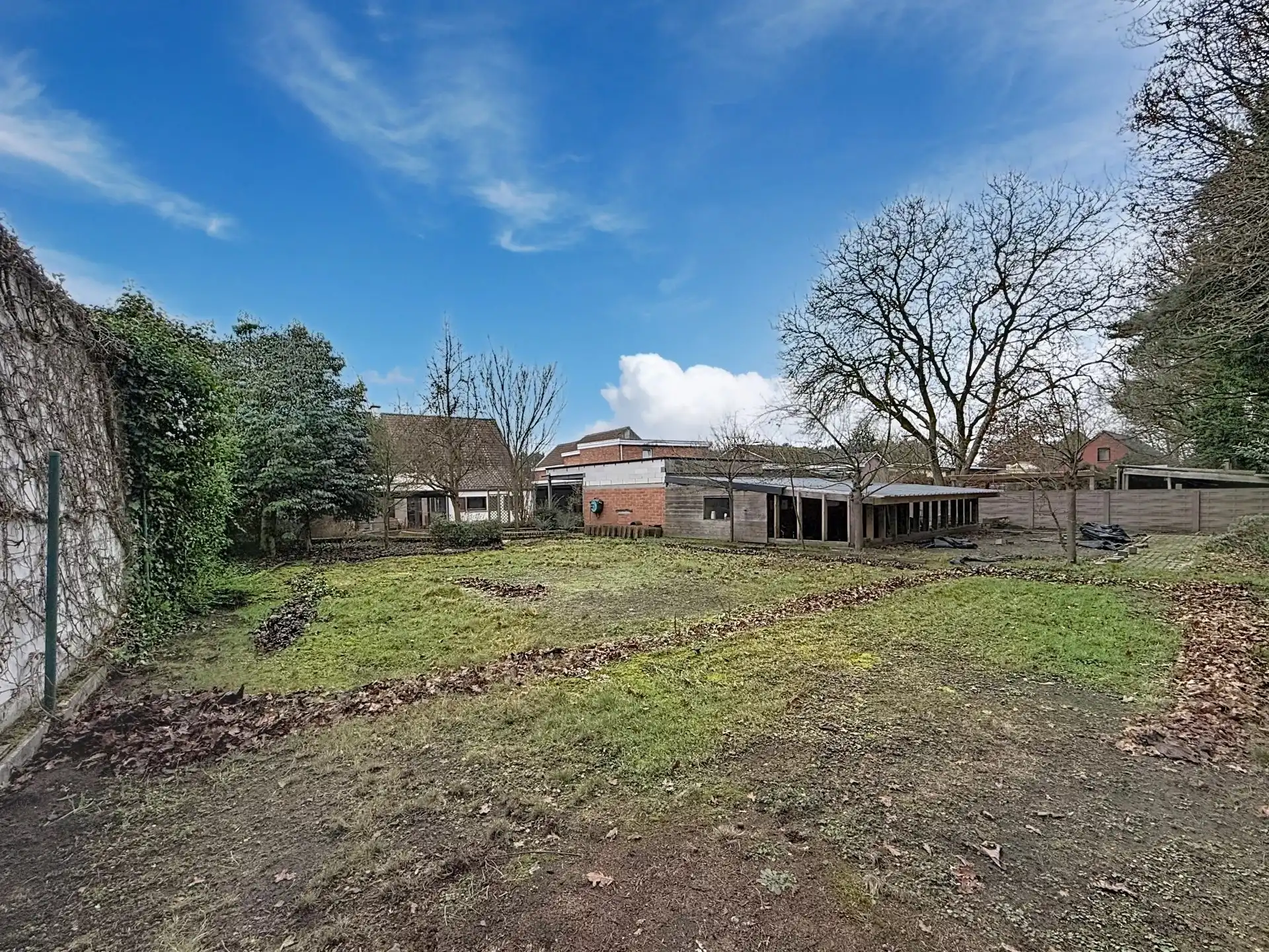 Op te frissen woning met 4 slaapkamers op een groot perceel. foto 49