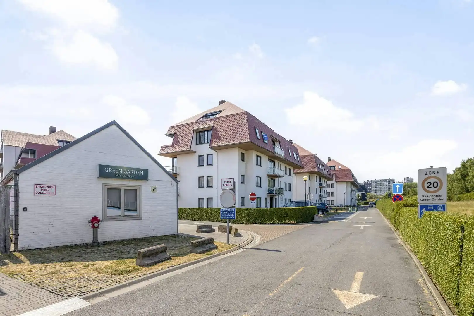 Vlot bereikbare garagebox te koop te Middelkerke! foto {{pictureIndex}}