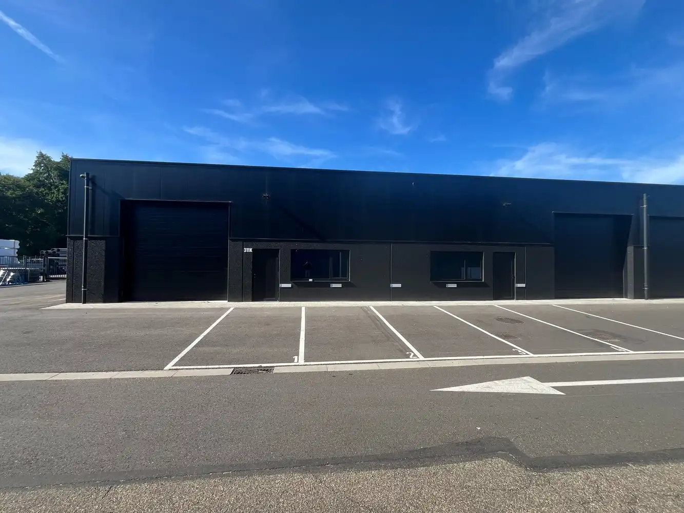 KMO-unit 333m² foto {{pictureIndex}}