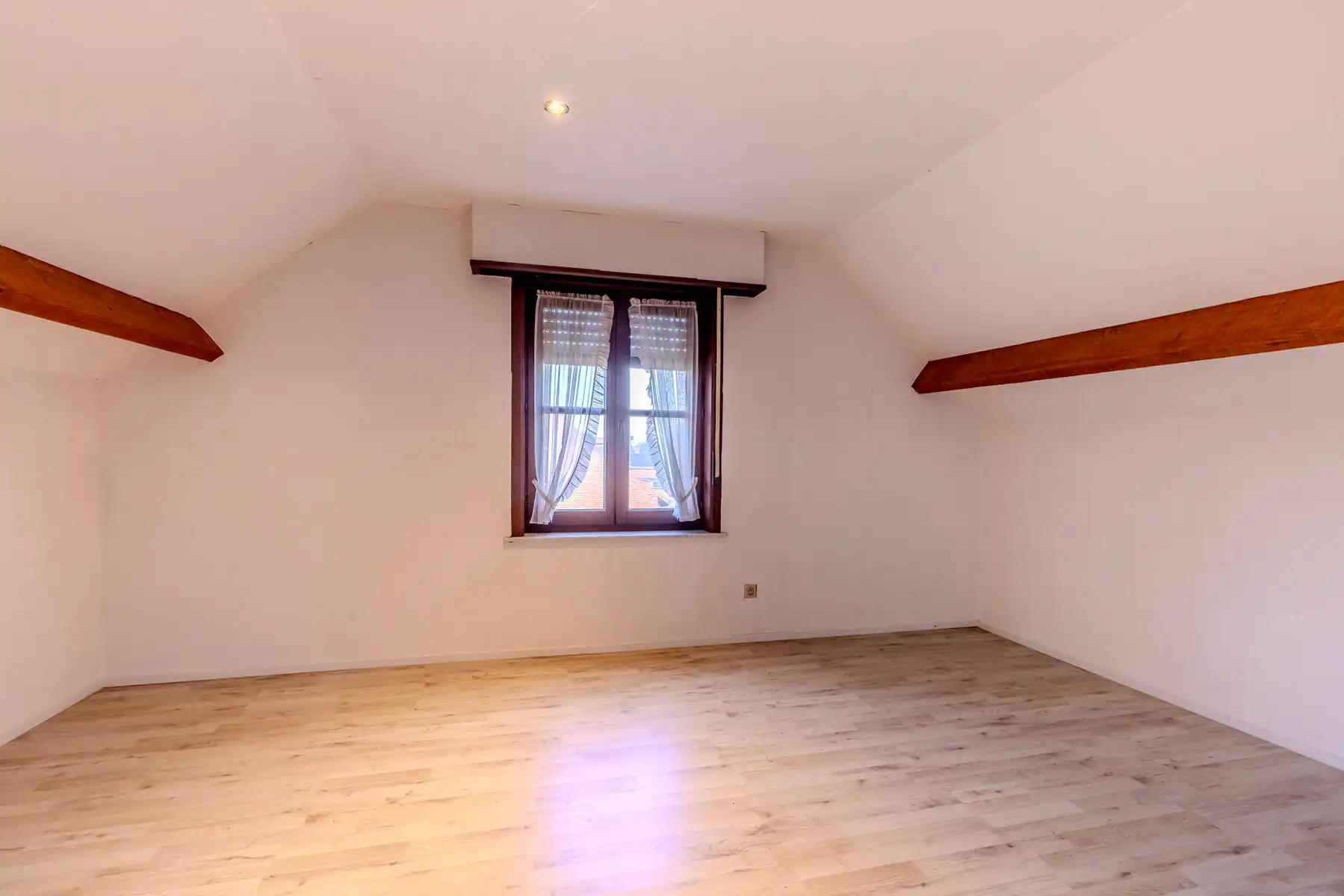 Open bebouwing met 3slpk, tuin en garage foto 18