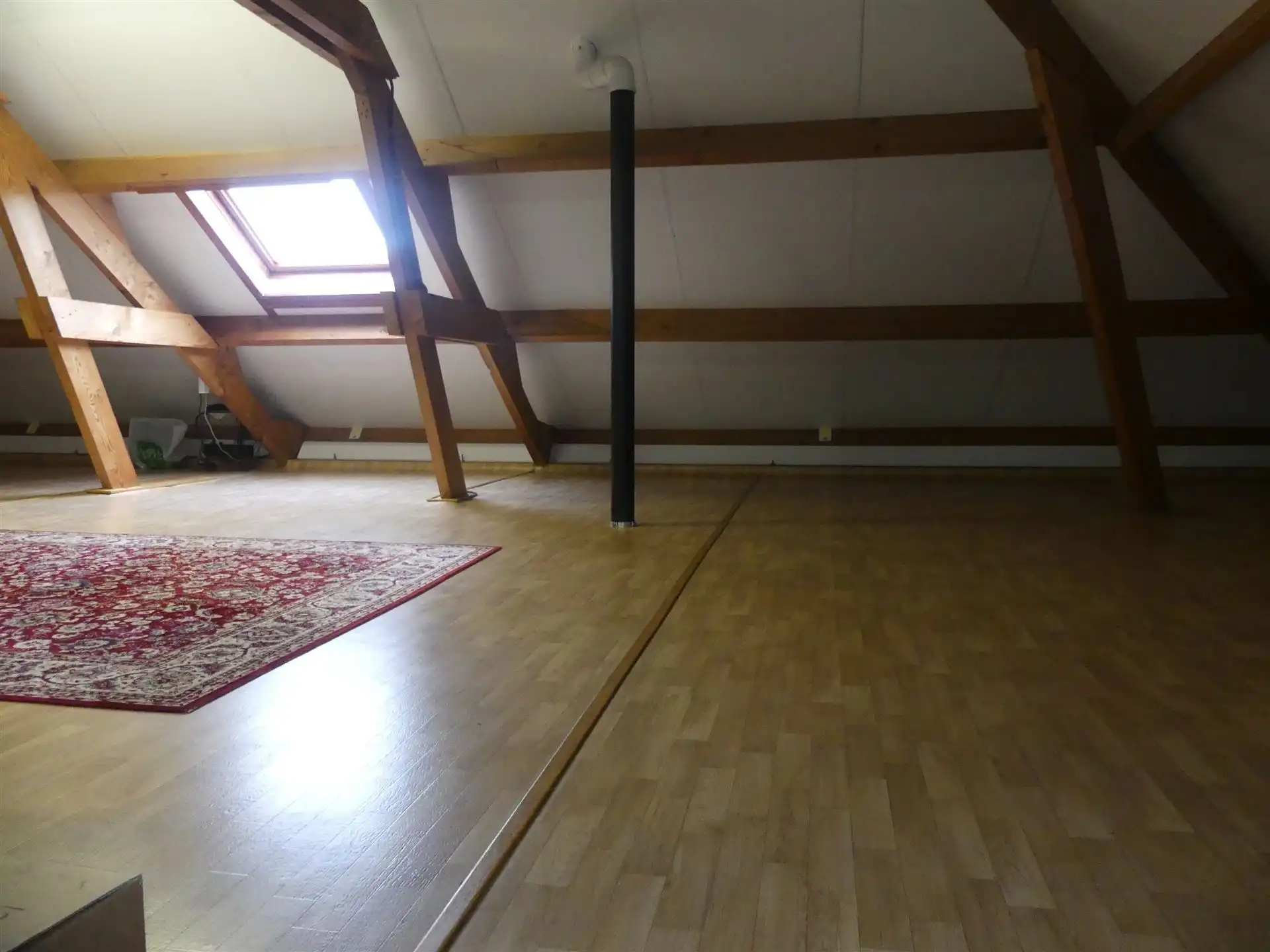 Ruime en rustig gelegen open bebouwing met 3 slaapkamers foto 11