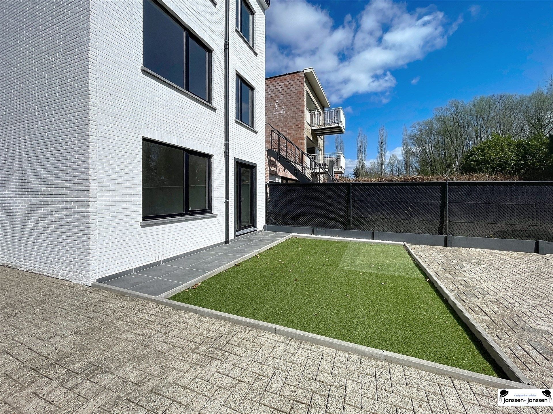 Gelijkvloers gerenoveerd appartement met 2 slaapkamers en tuin foto 5
