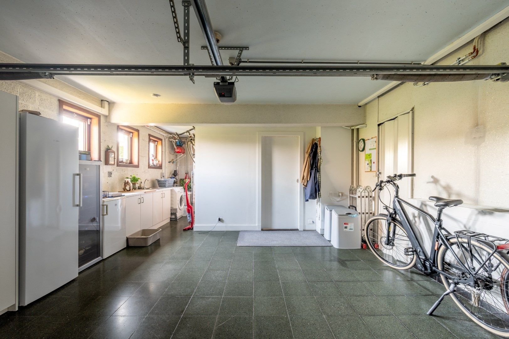 Tot in de puntjes verzorgde villa met 4 slaapkamers, garage en zonnige tuin. foto 30