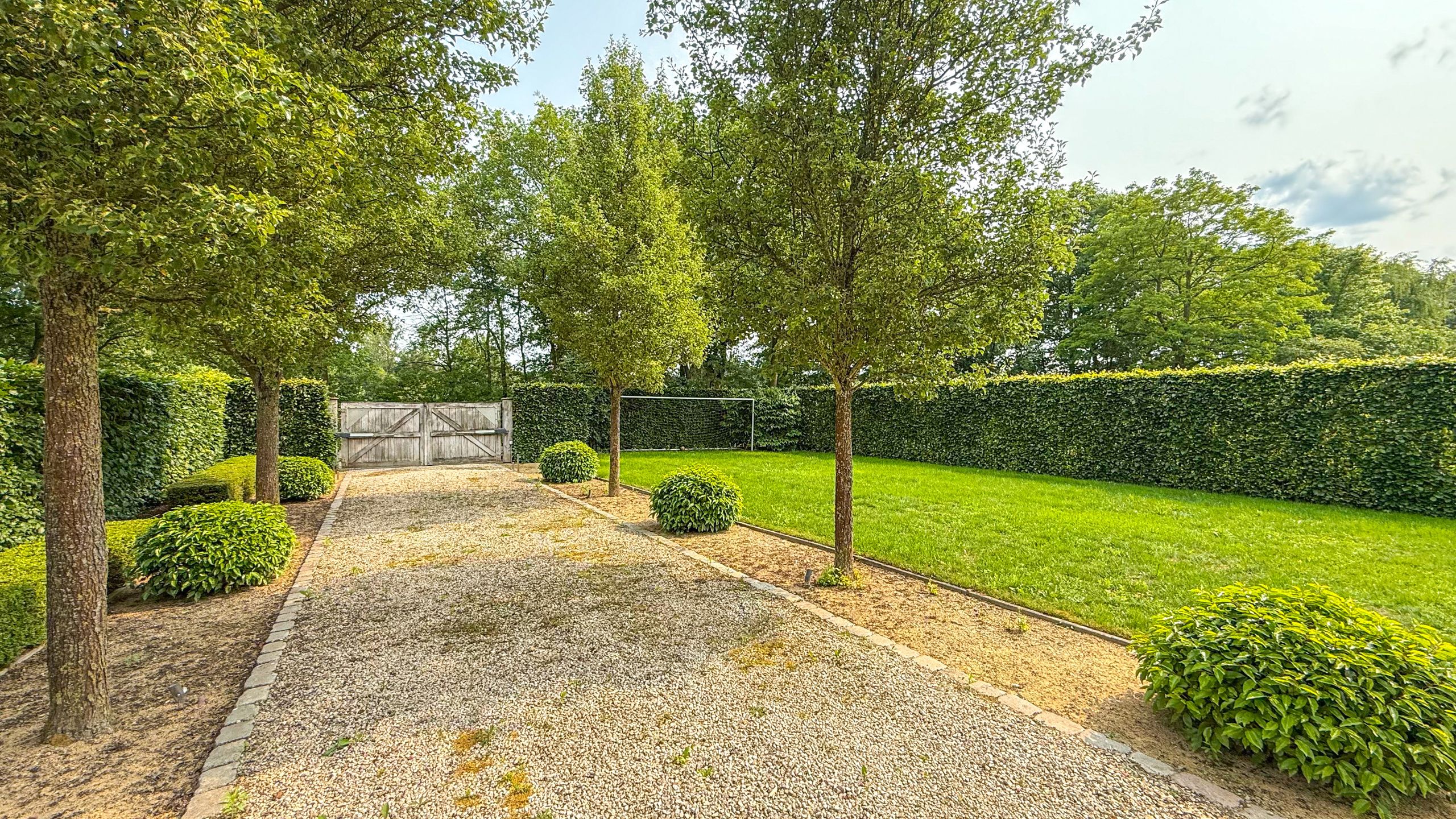 Exclusieve villa met zwembad op riant perceel in Koersel! foto 82