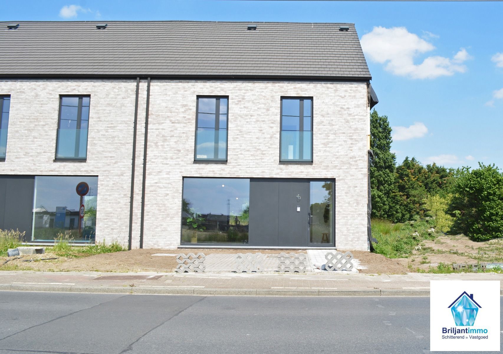 Instapklare BEN Woning met 4 slaapkamers,ruime tuin en oprit foto 2