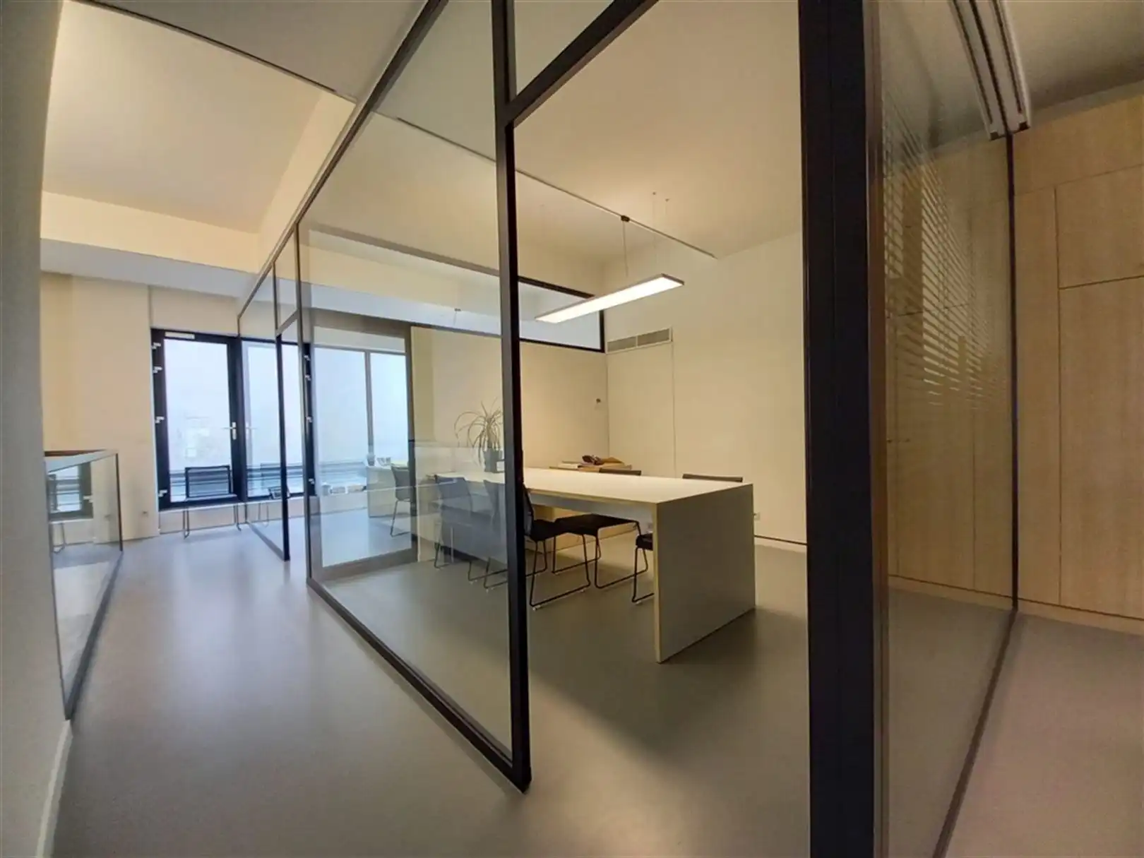 Kantoorgebouw foto 8