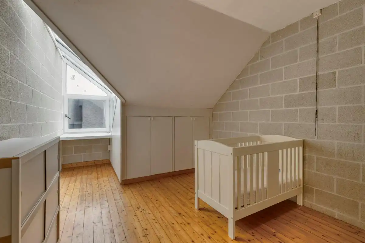 Uniek, lichtrijk huis te koop met speelse tussenniveaus  foto 33