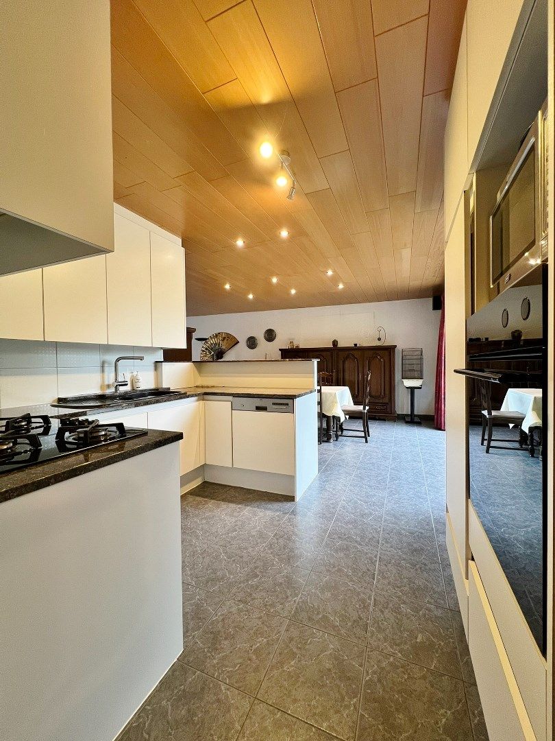 Instapklare woning met garage en ruime koer/tuin op centrale ligging te Ieper foto 9
