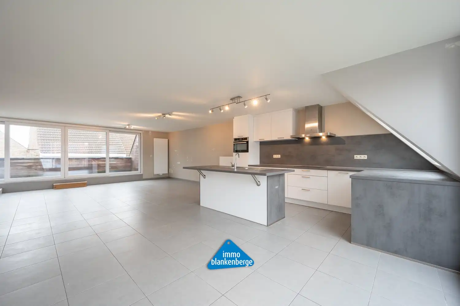 Recent zeer ruim duplex appartement in Uitkerke foto 10