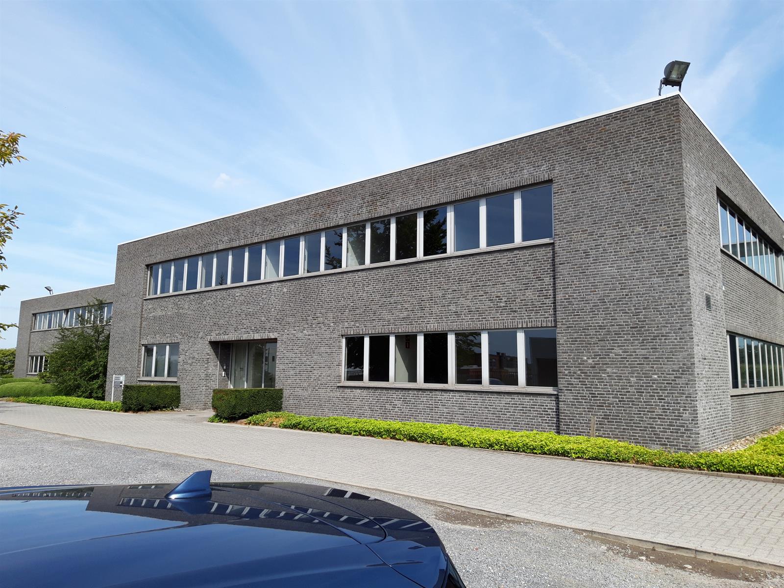 Magazijn, kantoren en toonzaal te huur in Aartselaar foto 38