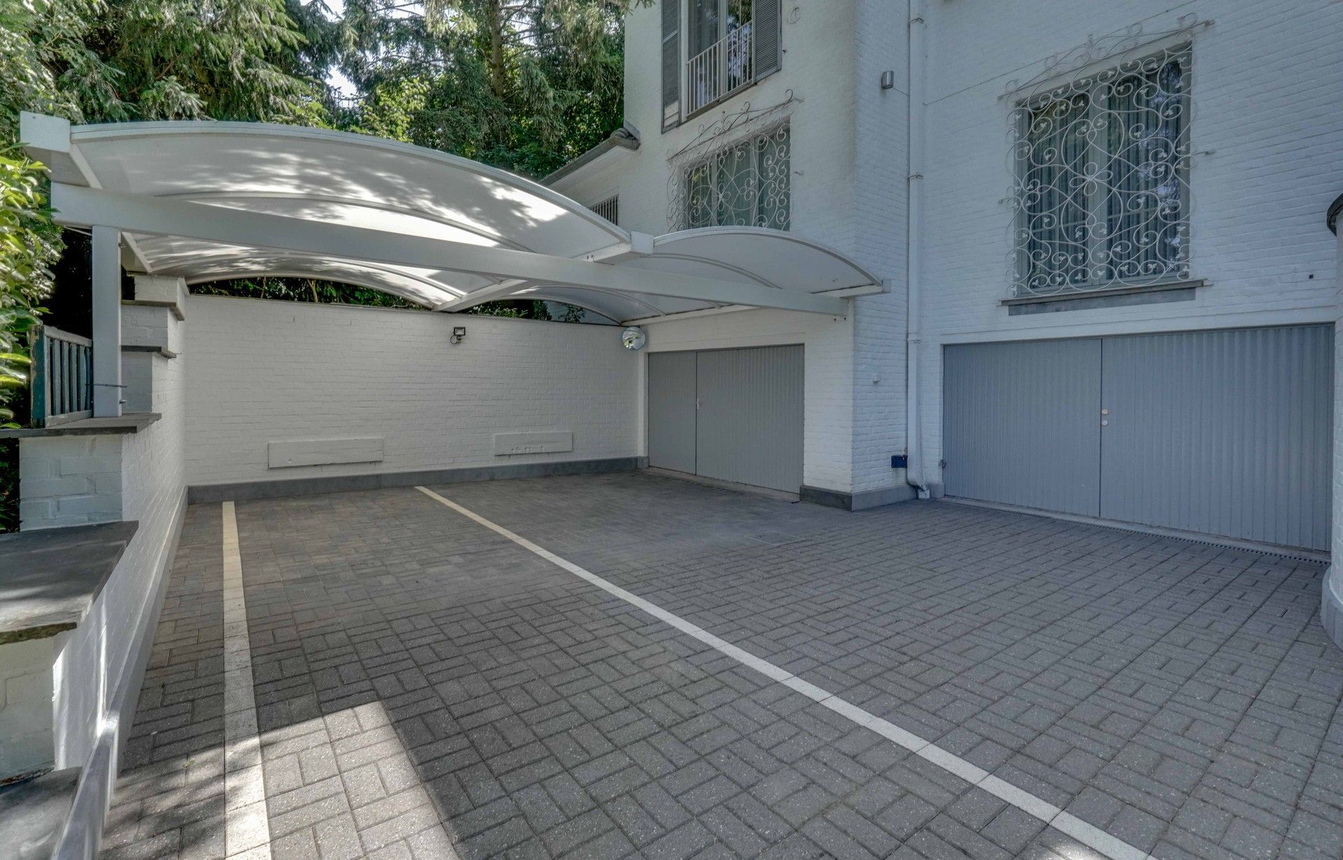 EXCLUSIEVE VILLA + BOUWGROND IN DOODLOPENDE STRAAT foto 11