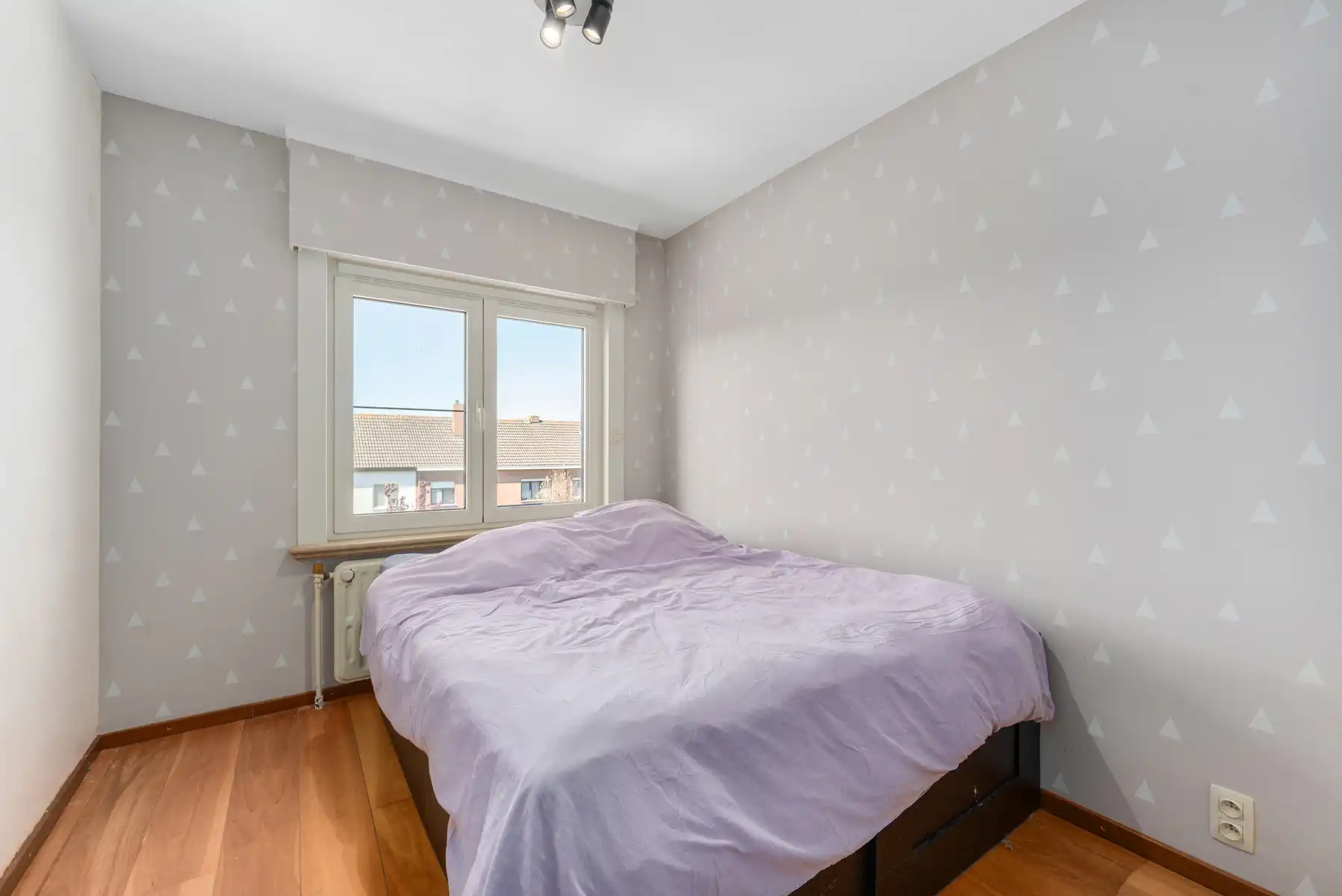 Instapklare woning met garage en tuin foto 9