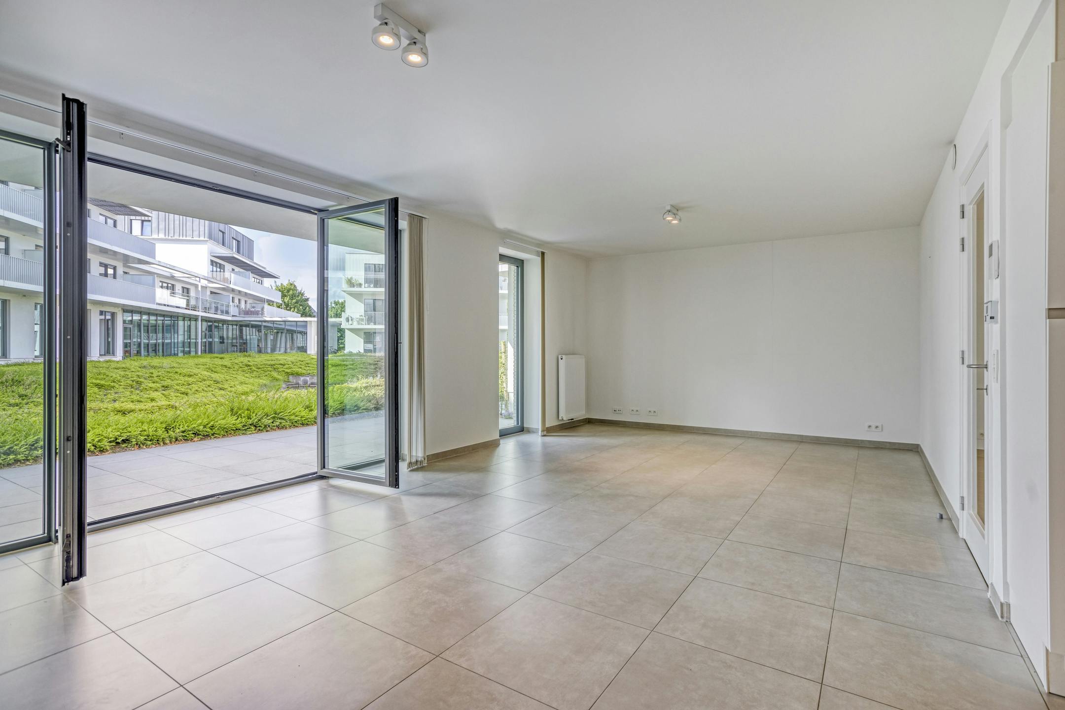 Gelijkvloers appartement te koop in Sint-Michiels foto {{pictureIndex}}